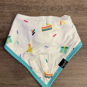 Kyte BABY White and Blue Bibs with Colorful Pattern